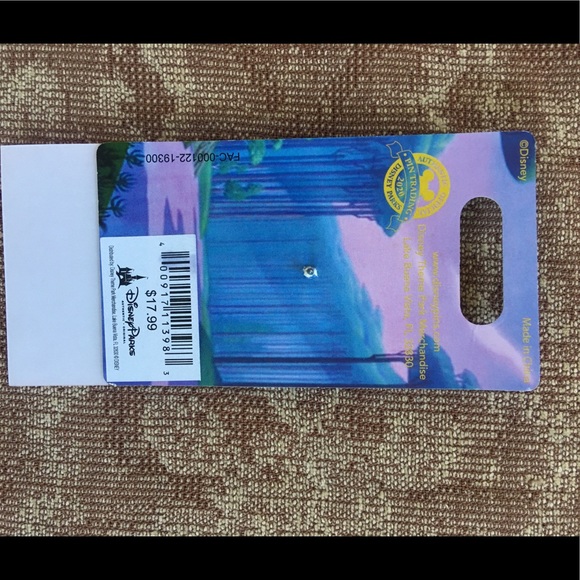 LE Pocahontas 25th Anniversary Disney Pin - Picture 3 of 3
